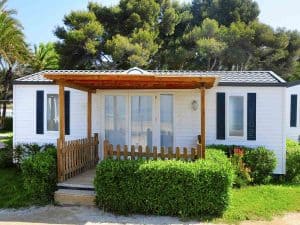 Buy Mobile Home with Cash: 9 Things to Note (+Pros & Cons)