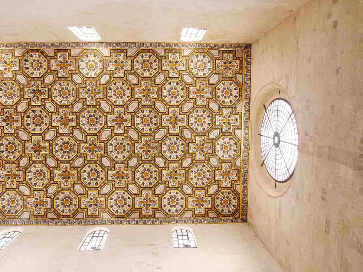 9 Reasons Why Old Houses Have High Ceilings (incl. Victorian