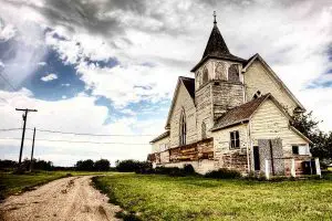 Abandoned Churches (8 Things to Know + Buying Tips)