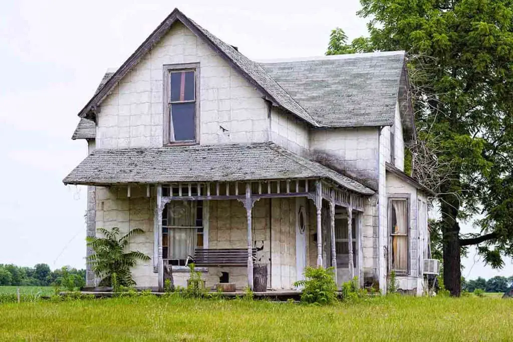 why do old houses smell musty